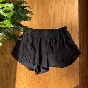 LULULEMON Hotty Hot Low-Rise Lined Short 2.5" Color Black, Size 4
